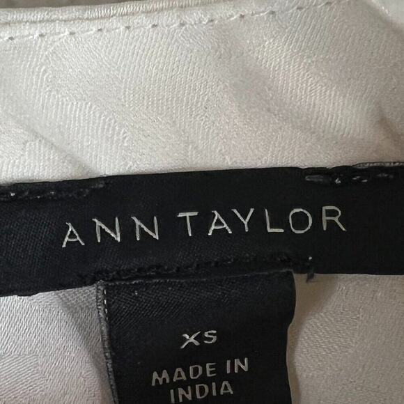 Ann Taylor White Leopard Cheetah Animal Print White Short Sleeve Blouse Size XS - Picture 2 of 7